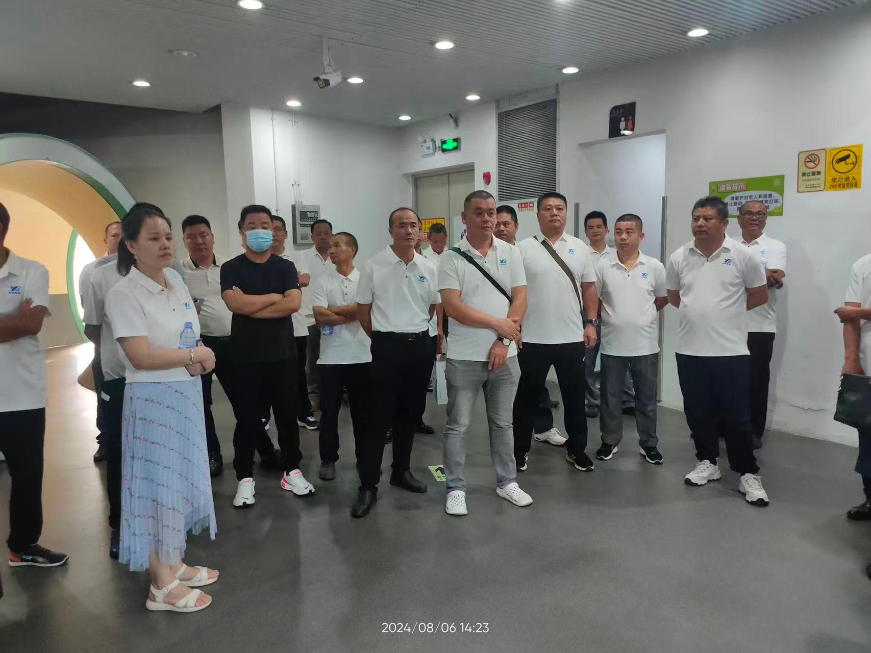 友谊旅运员工团队合照