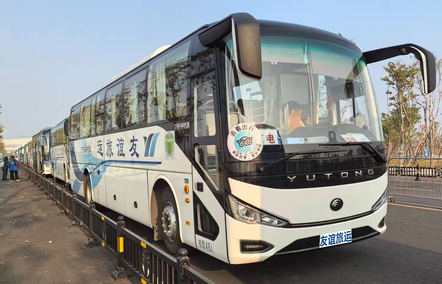 大巴车车身外观