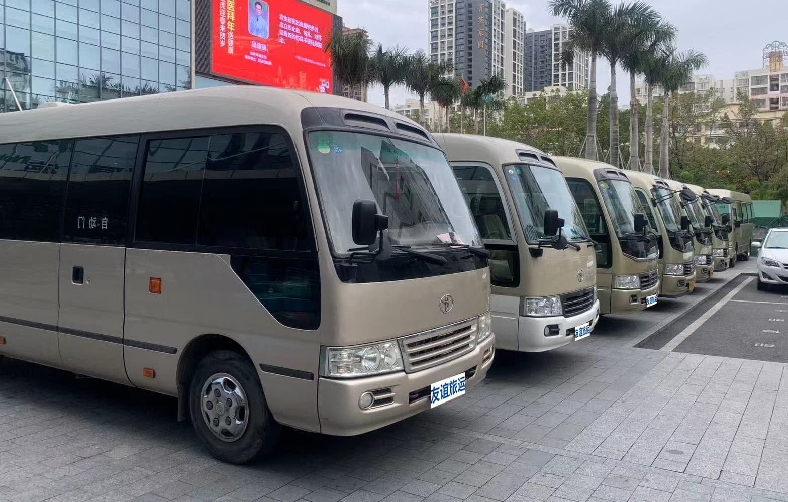 中巴车车身侧面